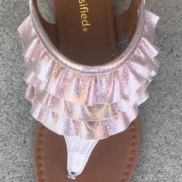 1 left! City Class Rose Gold ruffle thong SANDAL - Picture 4 of 4